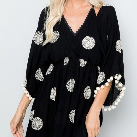 Everleigh Black Cream Dress. - Size L - Picture 2 of 13